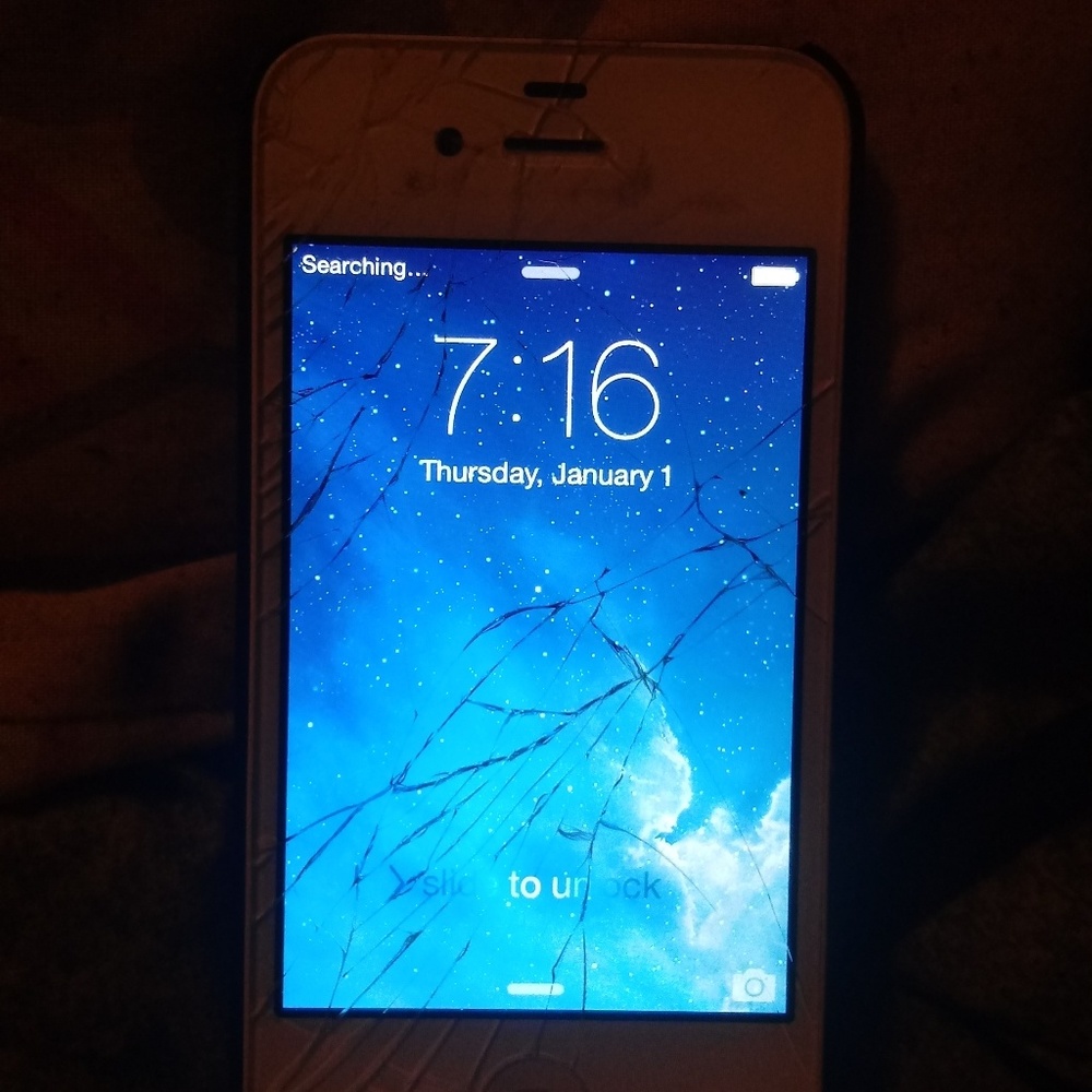 Unlocked Iphone 4 w/ Case and Charging Speaker